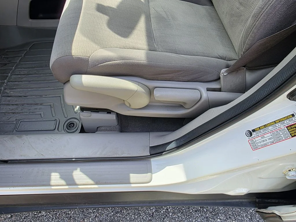 Used 2013 White Honda LX image 17