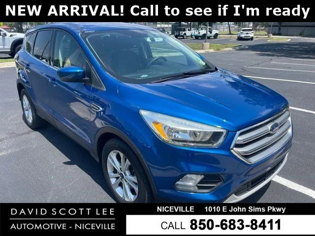 Used 2017 Blue Ford SE image 1