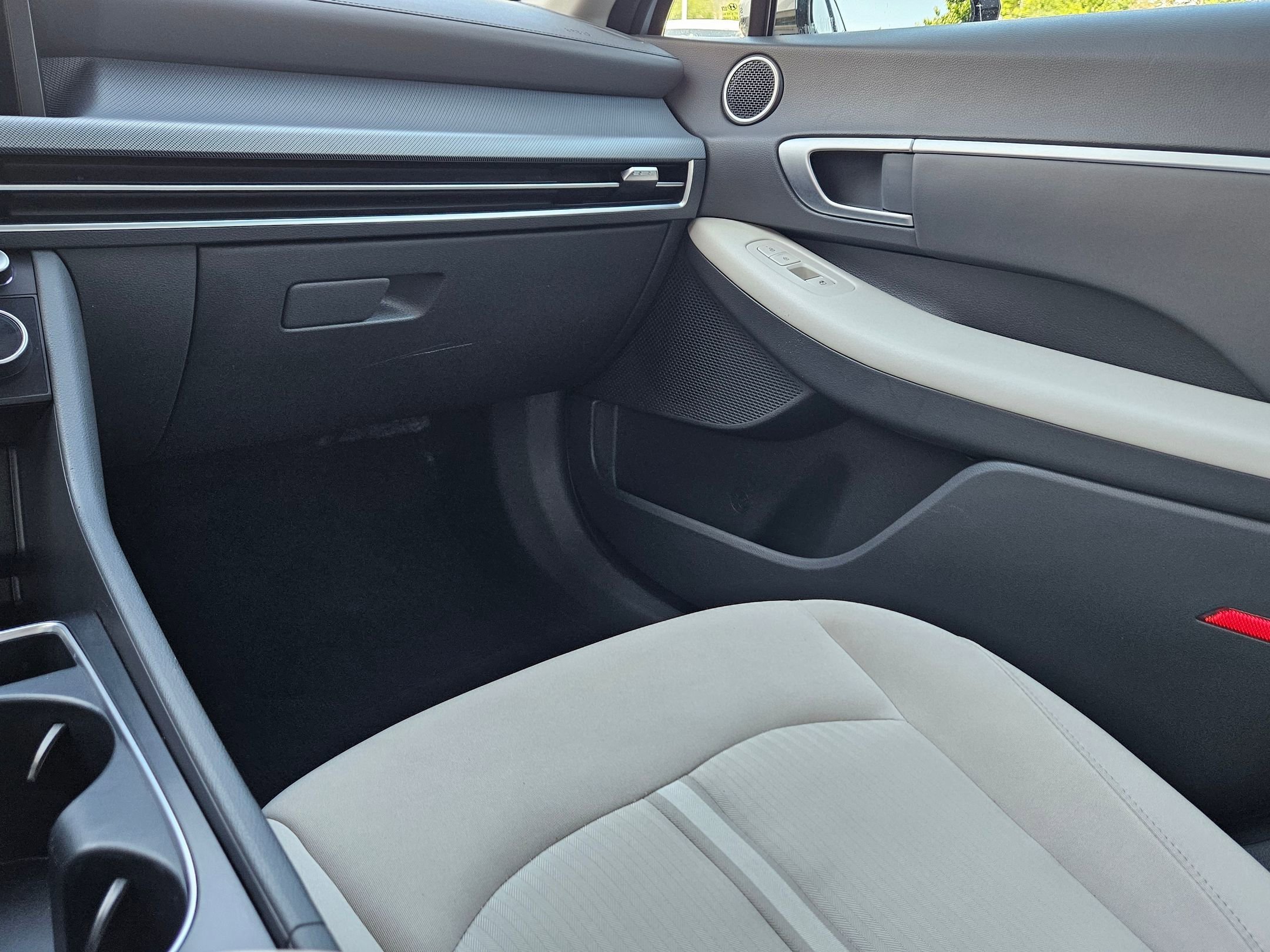 Used 2025 Aero Silver Hyundai SEL image 11