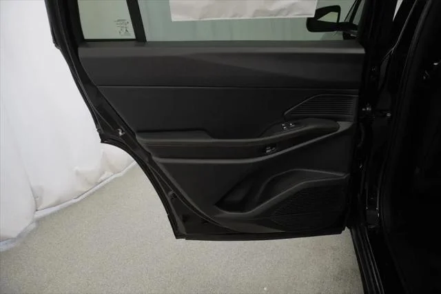 New 2026 Diamond Black Crystal Pearl-Coat Exterior Paint Jeep Limited image 30
