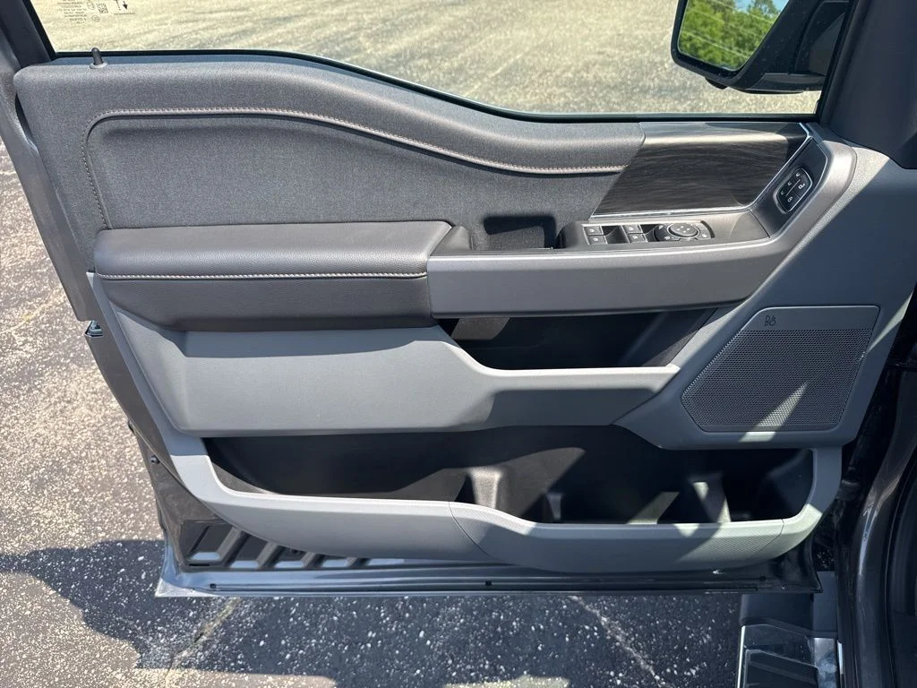 Used 2025 Gray Ford Lariat image 32
