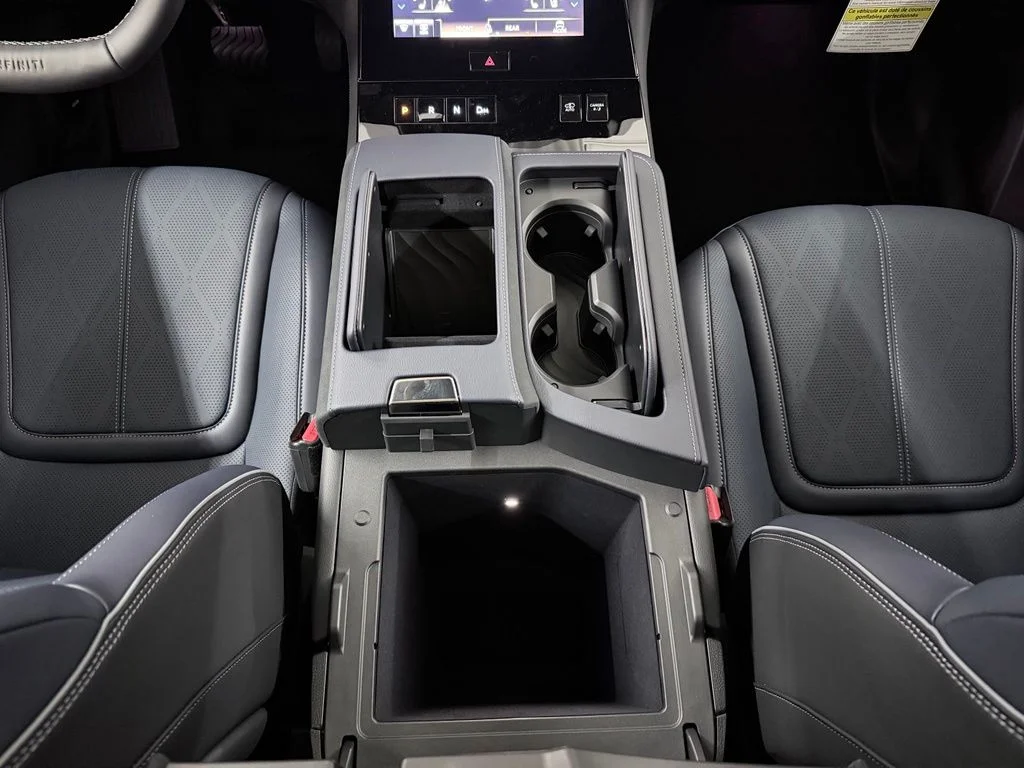 New 2027 RADIANT WHITE INFINITI Sport 4WD image 34