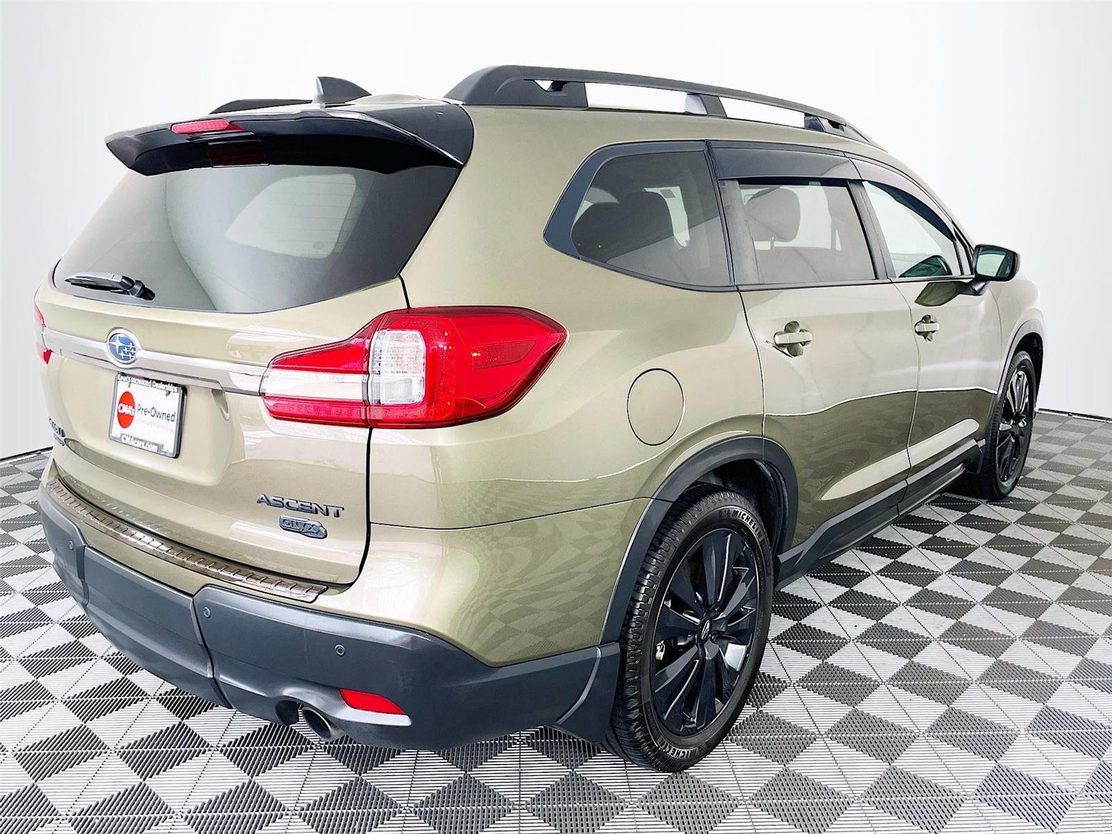 Used 2022 Autumn Green Metallic Subaru Onyx Edition image 9