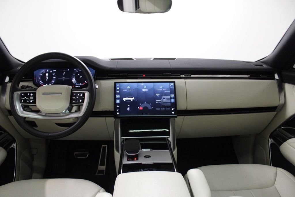 Used 2025  Land Rover SE image 34