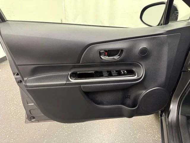 Certified Used 2016  Toyota Two image 11