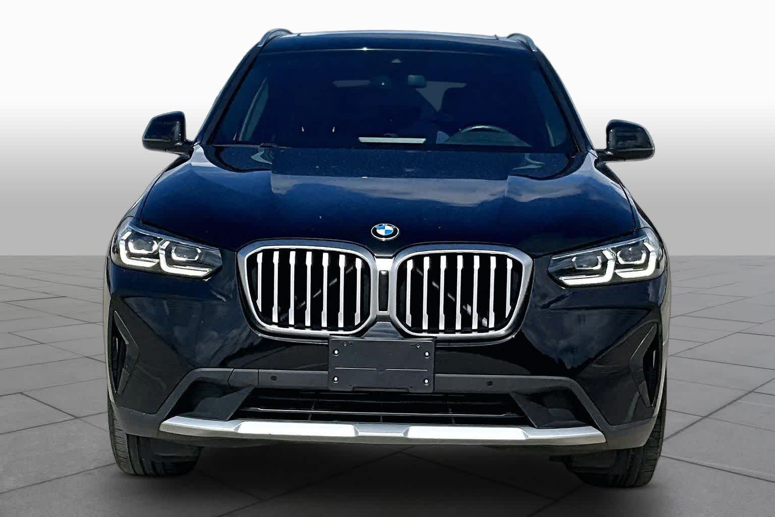 Used 2022 Black Sapphire Metallic BMW sDrive30i image 3
