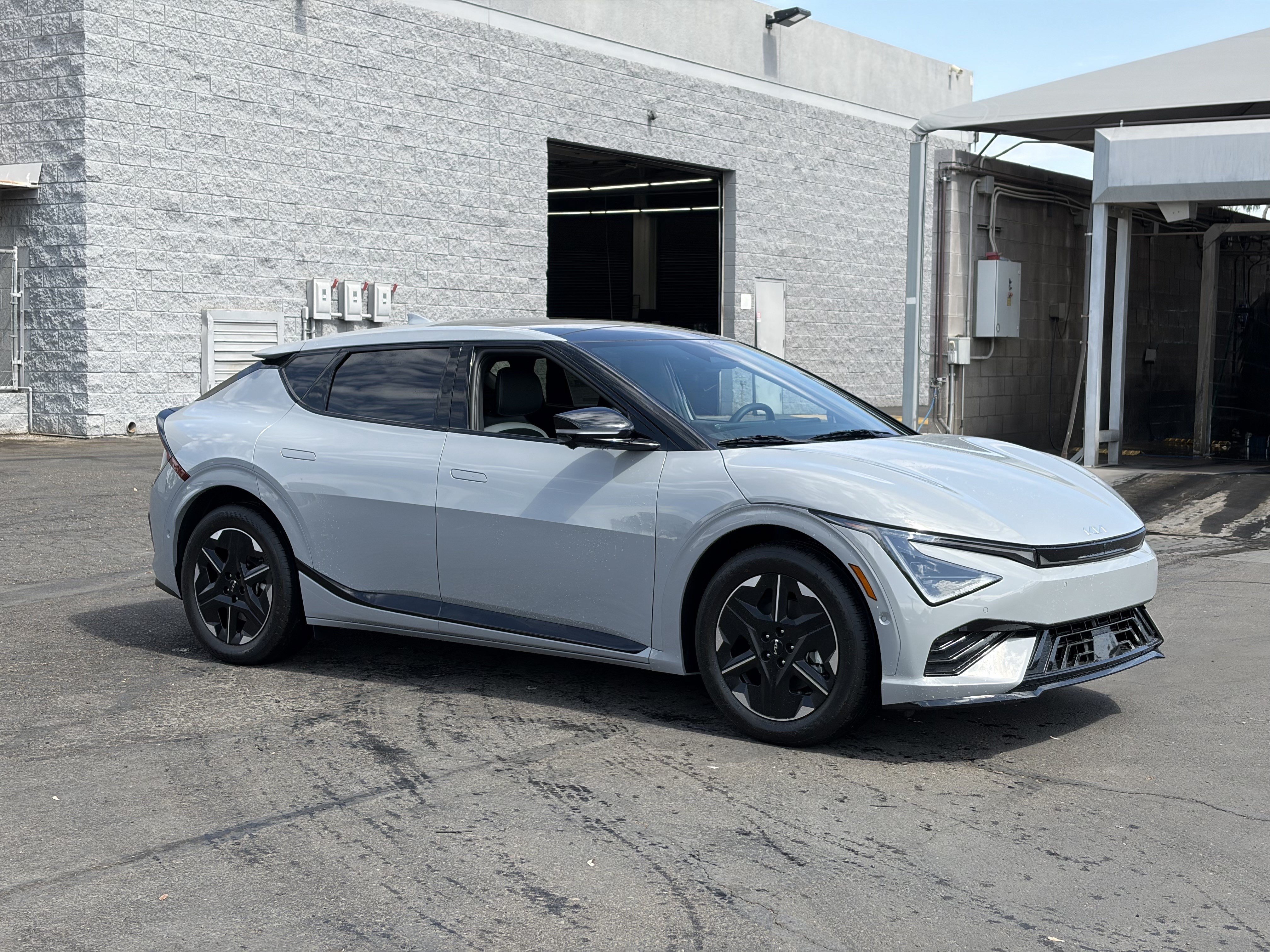 New 2026 Wolf Gray Kia GT-LINE image 34