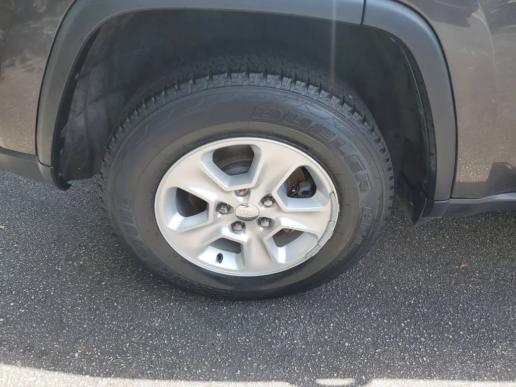 Used 2017 Gray Jeep Laredo image 7
