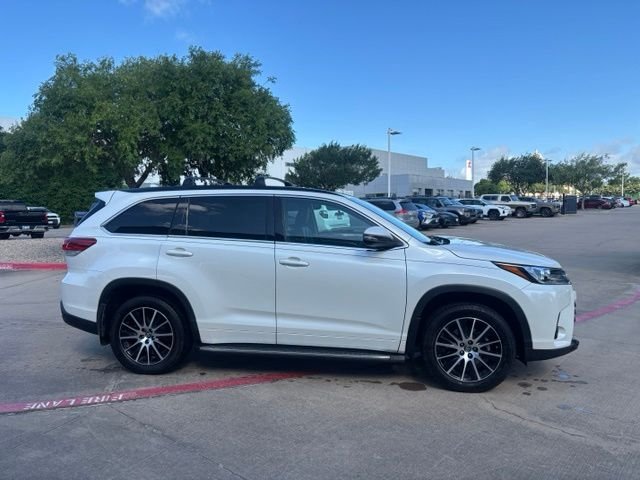 Used 2017 White Toyota SE image 4