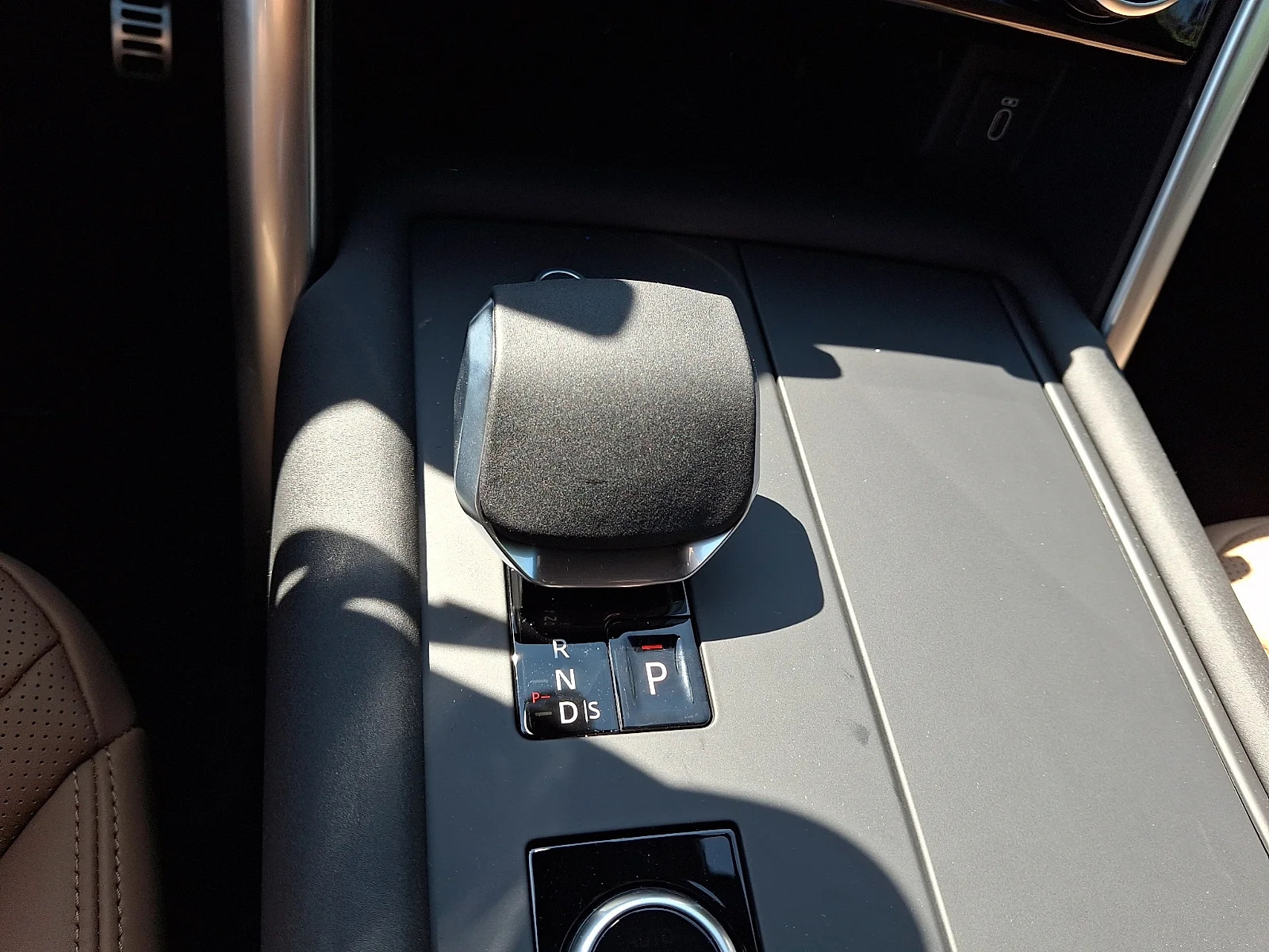 New 2026 Fuji White Land Rover Gemini Edition image 12