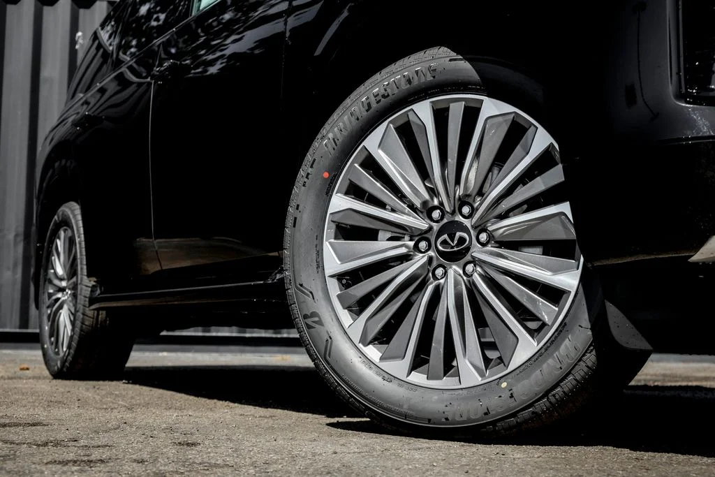 New 2026 BLACK OBSIDIAN INFINITI Luxe 4WD image 7
