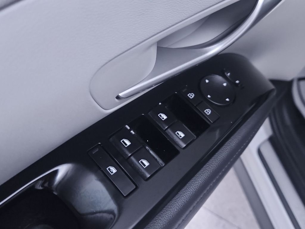 Used 2025 White Hyundai Limited image 13