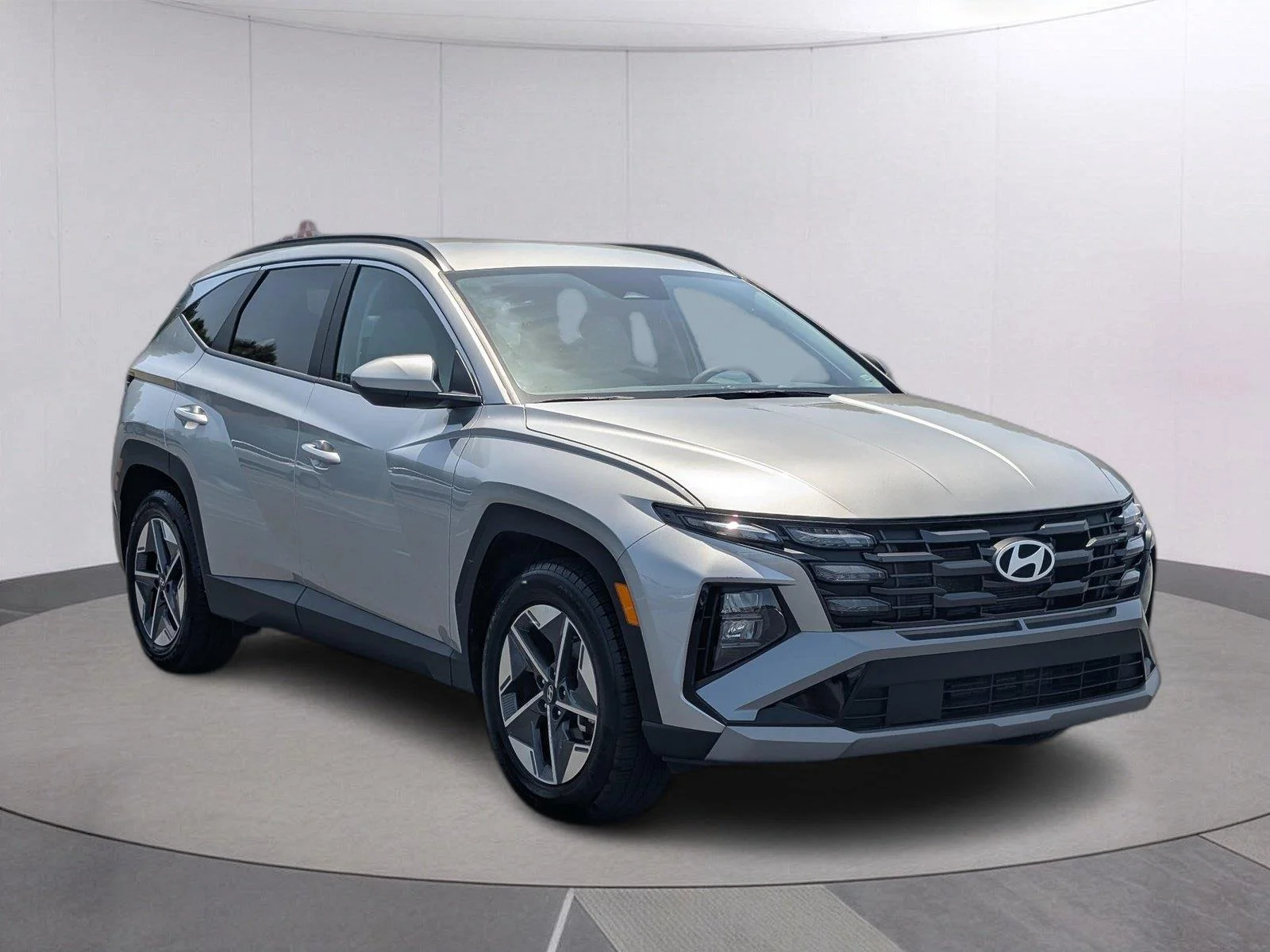 Used 2025 Shimmering Silver Hyundai SEL image 7