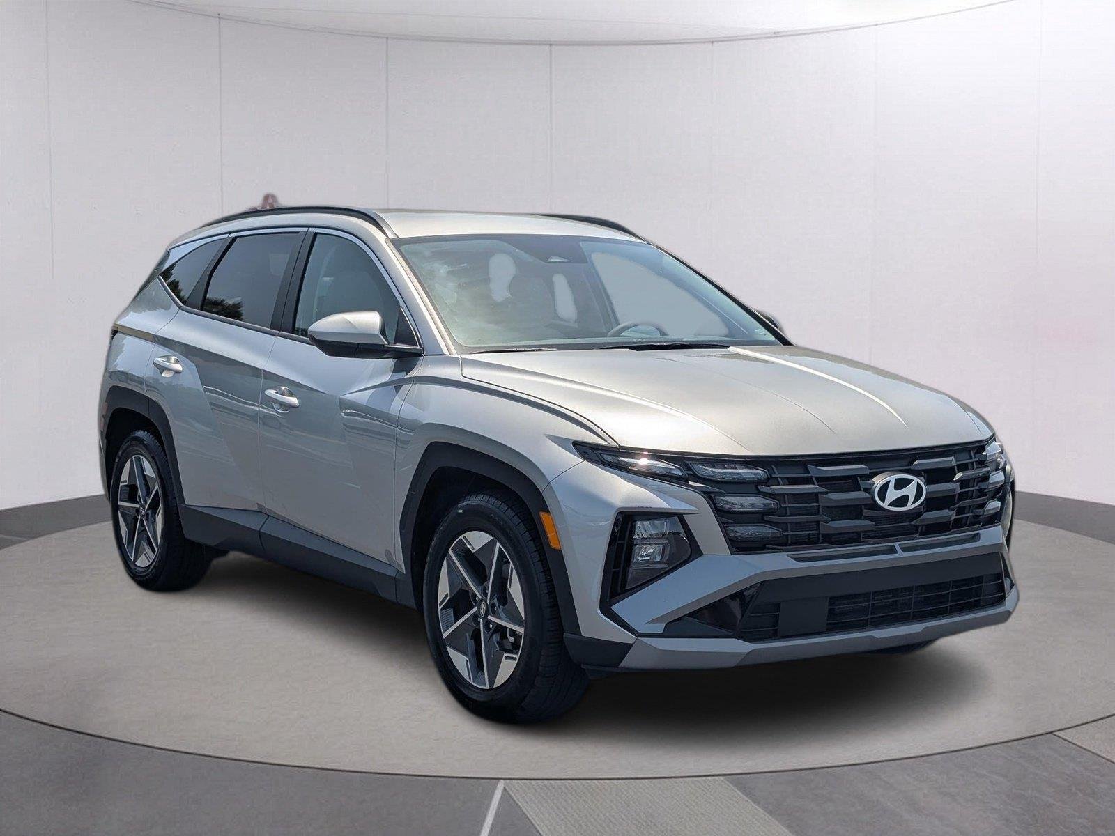 Used 2025 Shimmering Silver Hyundai SEL image 7