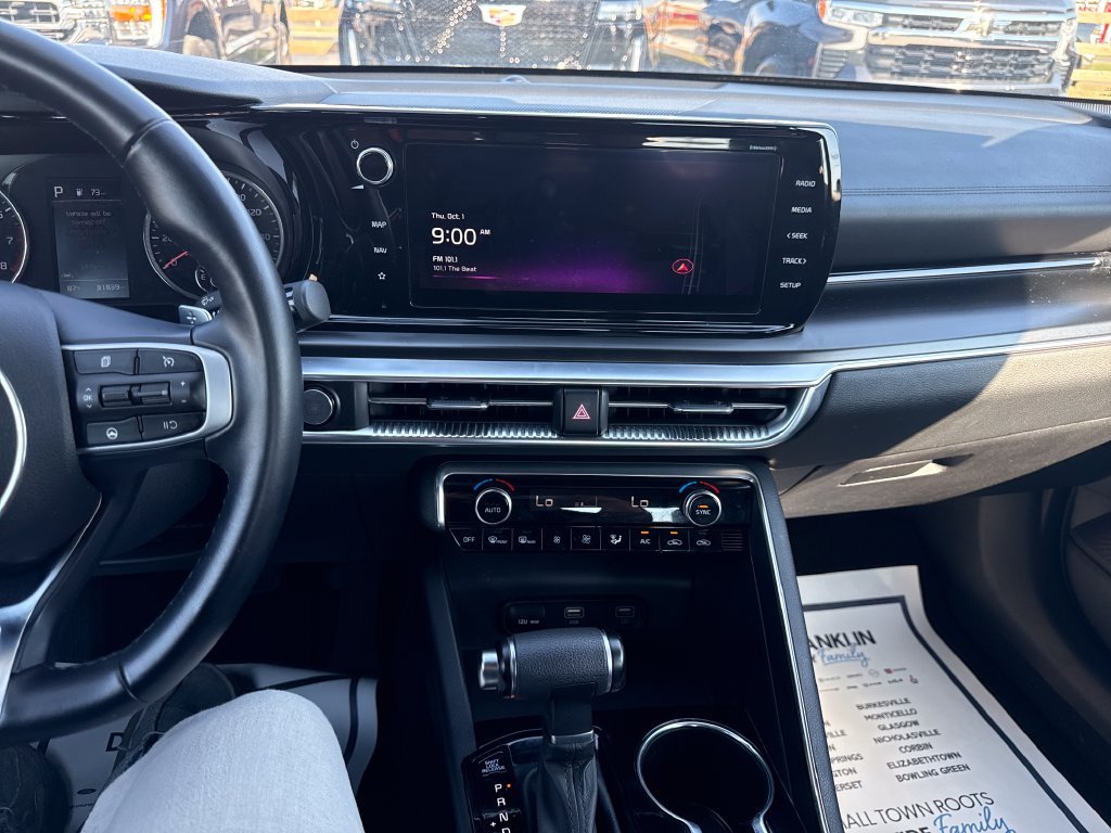 Used 2024 White Kia GT image 20