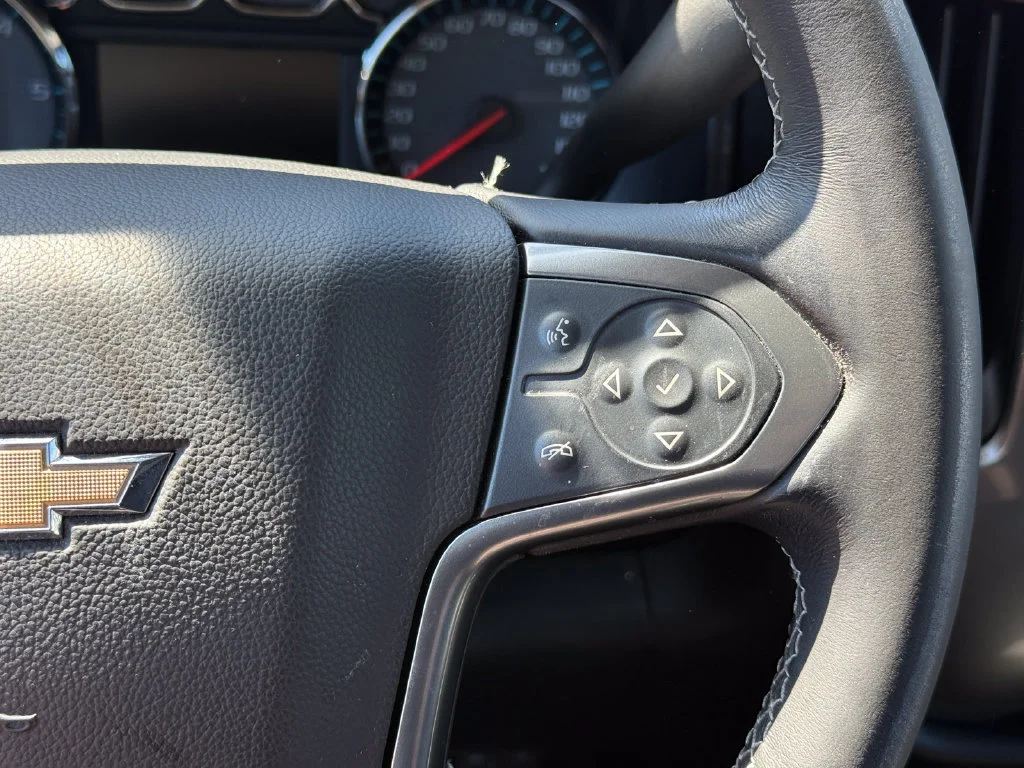 Used 2015 SILVER ICE METALLIC Chevrolet LT image 19