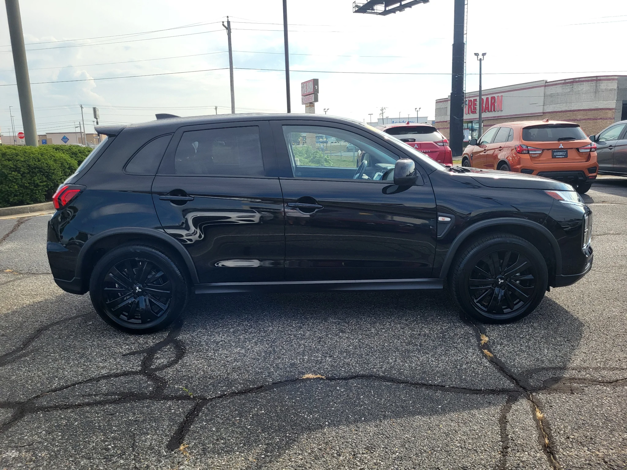 Used 2022 Labrador Black Pearl Mitsubishi LE image 5