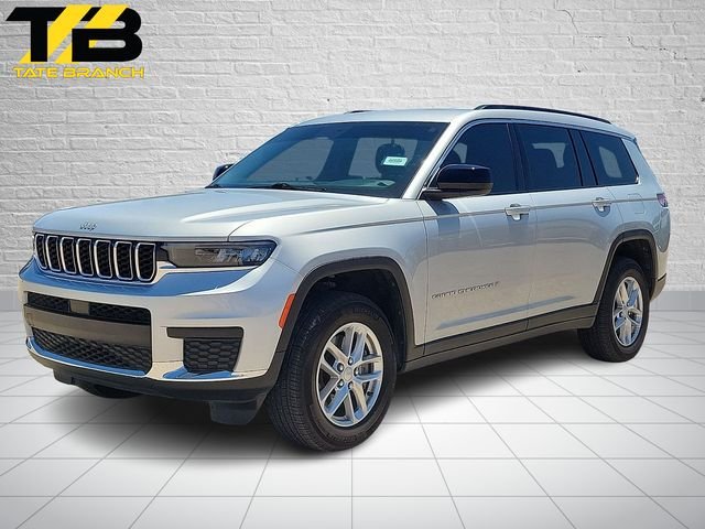 Used 2025 Silver Jeep Laredo image 1