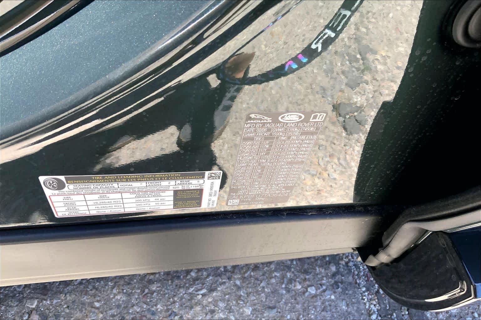New 2026 Belgravia Green Land Rover SE image 19