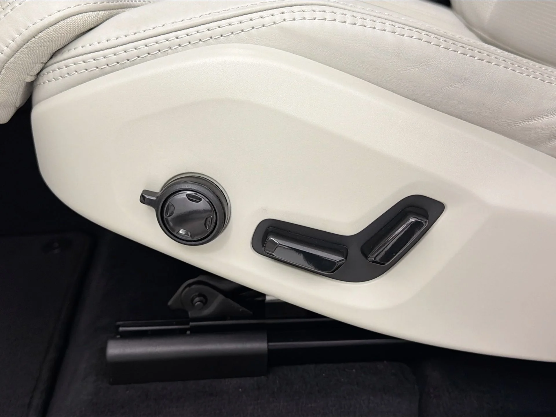 2026 Volvo XC60 Ultra - Photo 20