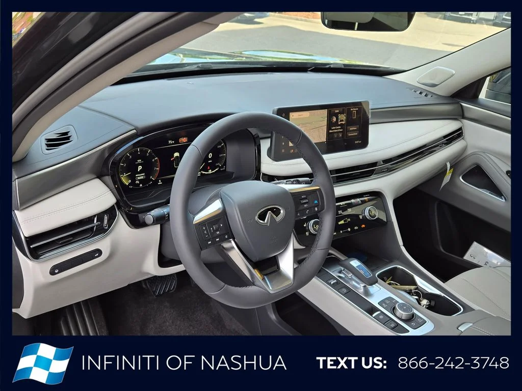 New 2027 DEEP EMERALD INFINITI Luxe AWD image 5