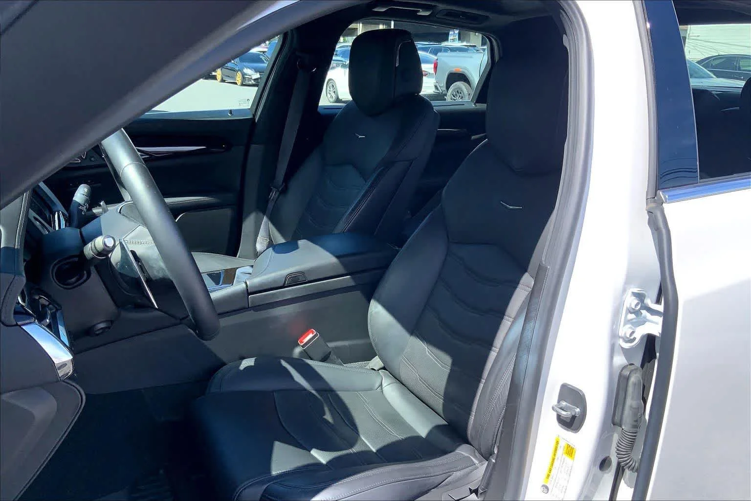 Used 2017 CRYSTAL WHITE TRICOAT Cadillac Platinum AWD image 11