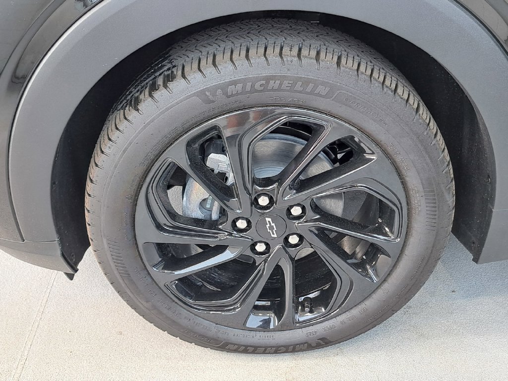 2027 Chevrolet Bolt RS - Photo 16