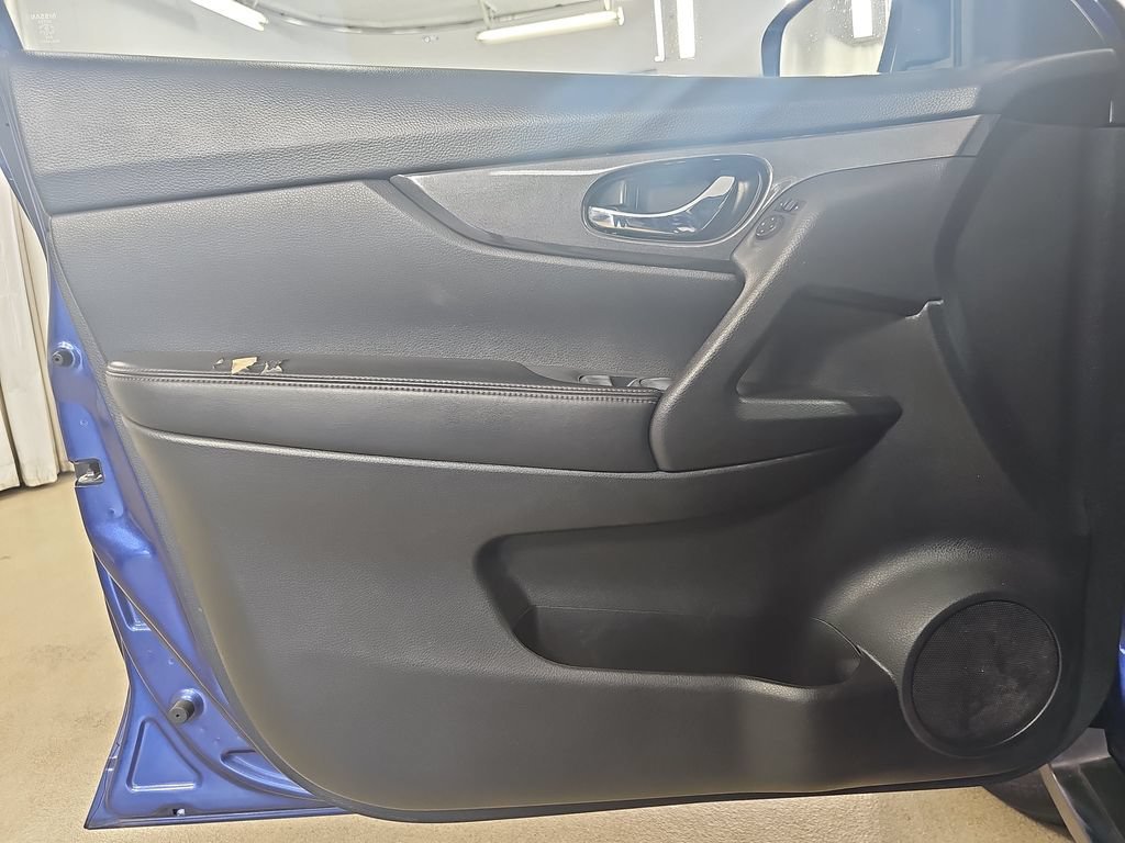 Used 2017 Blue Nissan SV image 31