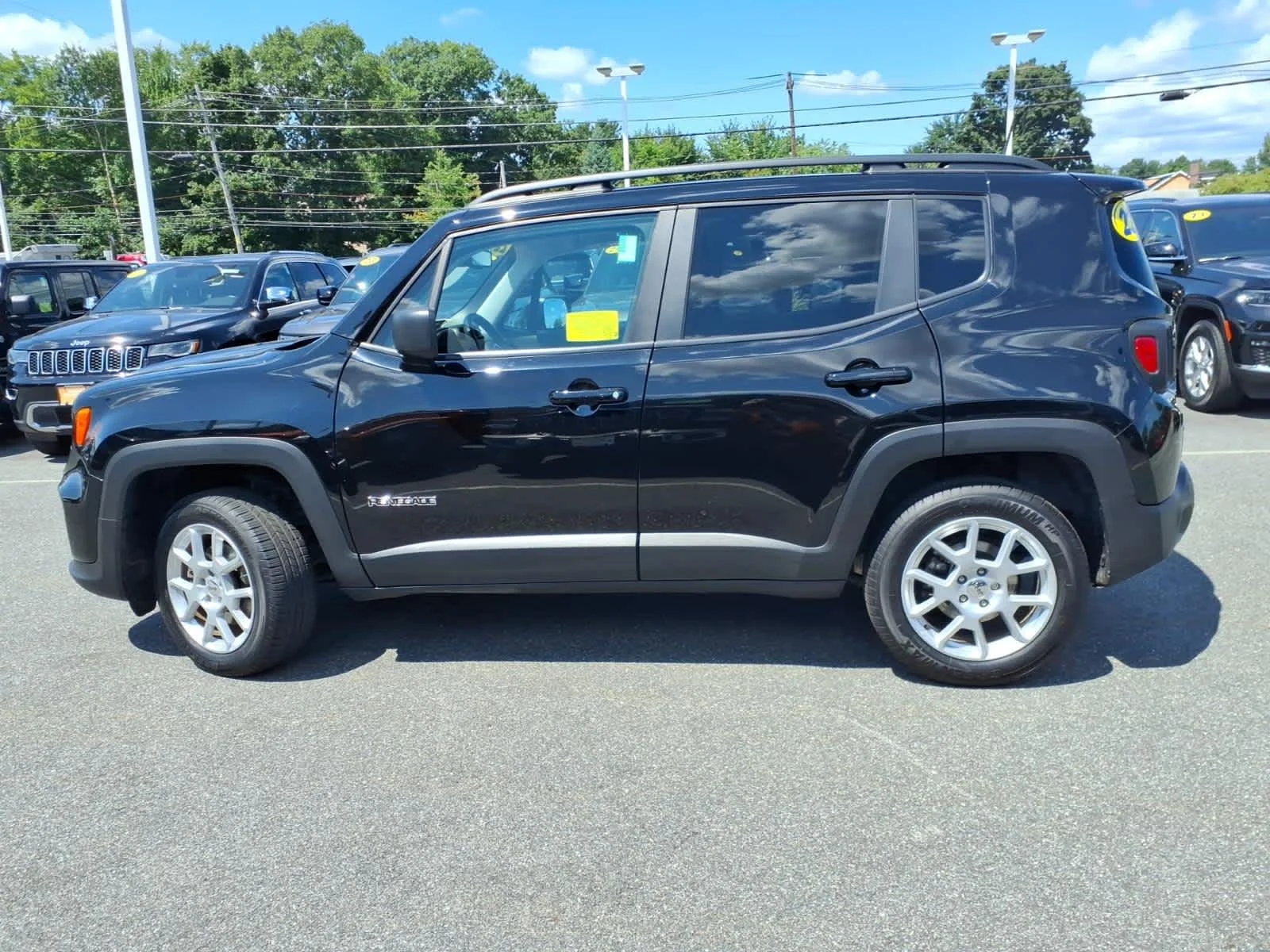 Certified Used 2022 Black Clear Coat Jeep Latitude image 12