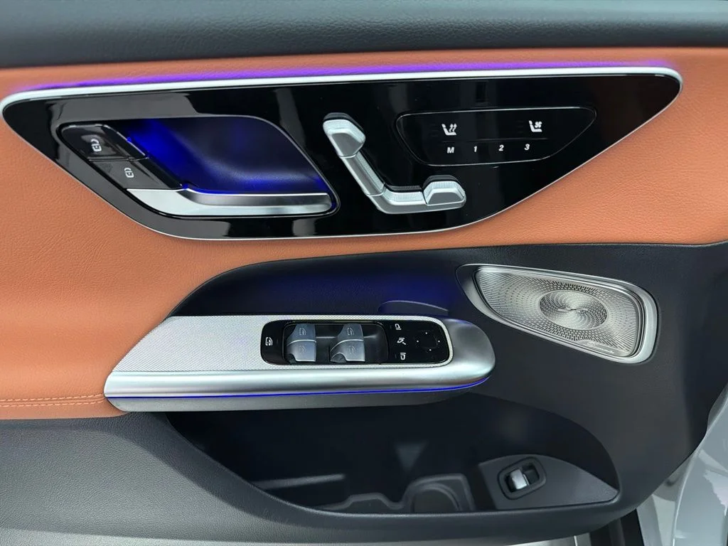 New 2027 White Mercedes-Benz GLC 300 image 20