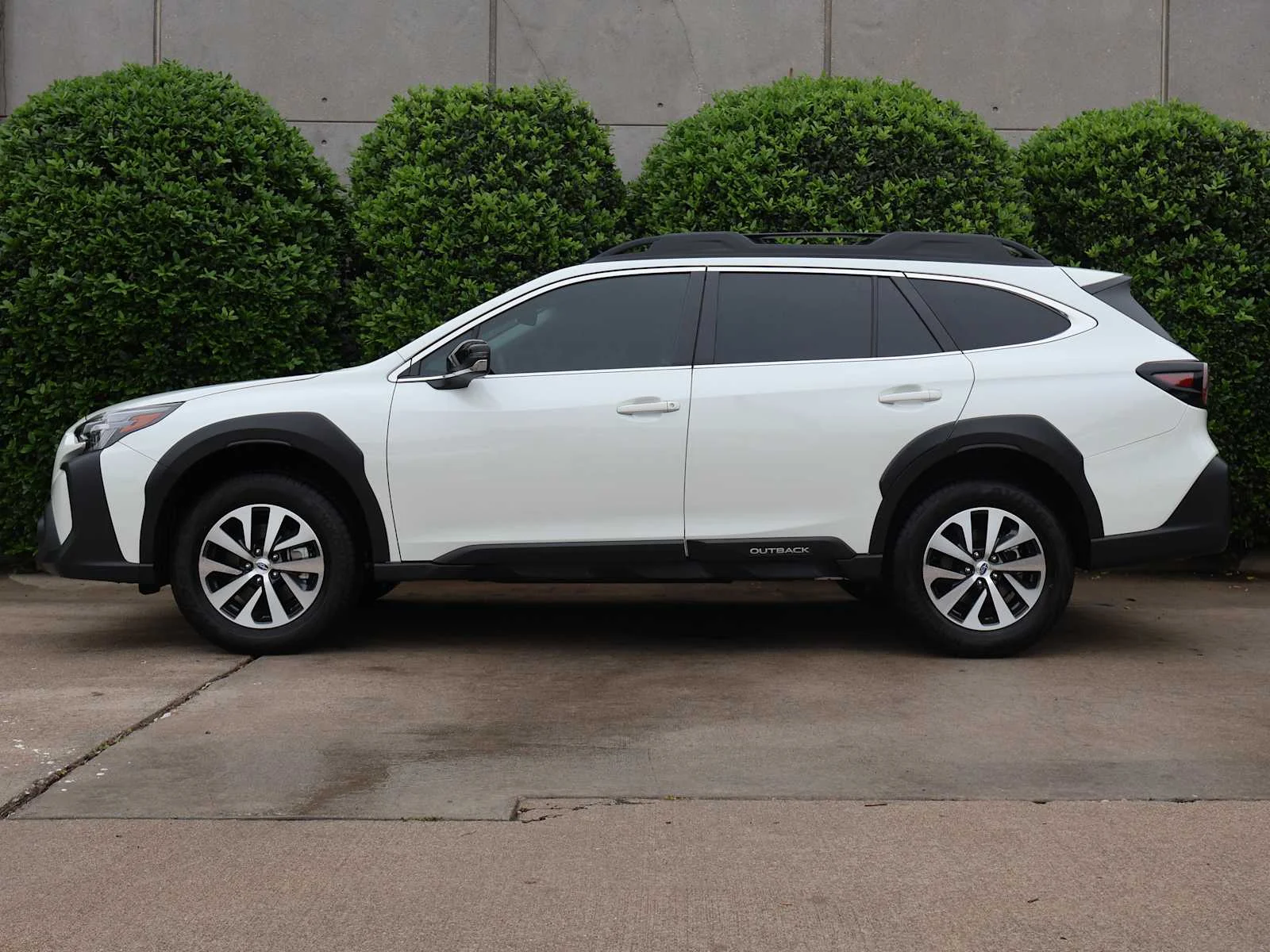 Used 2025 Crystal White Pearl Subaru Premium image 5