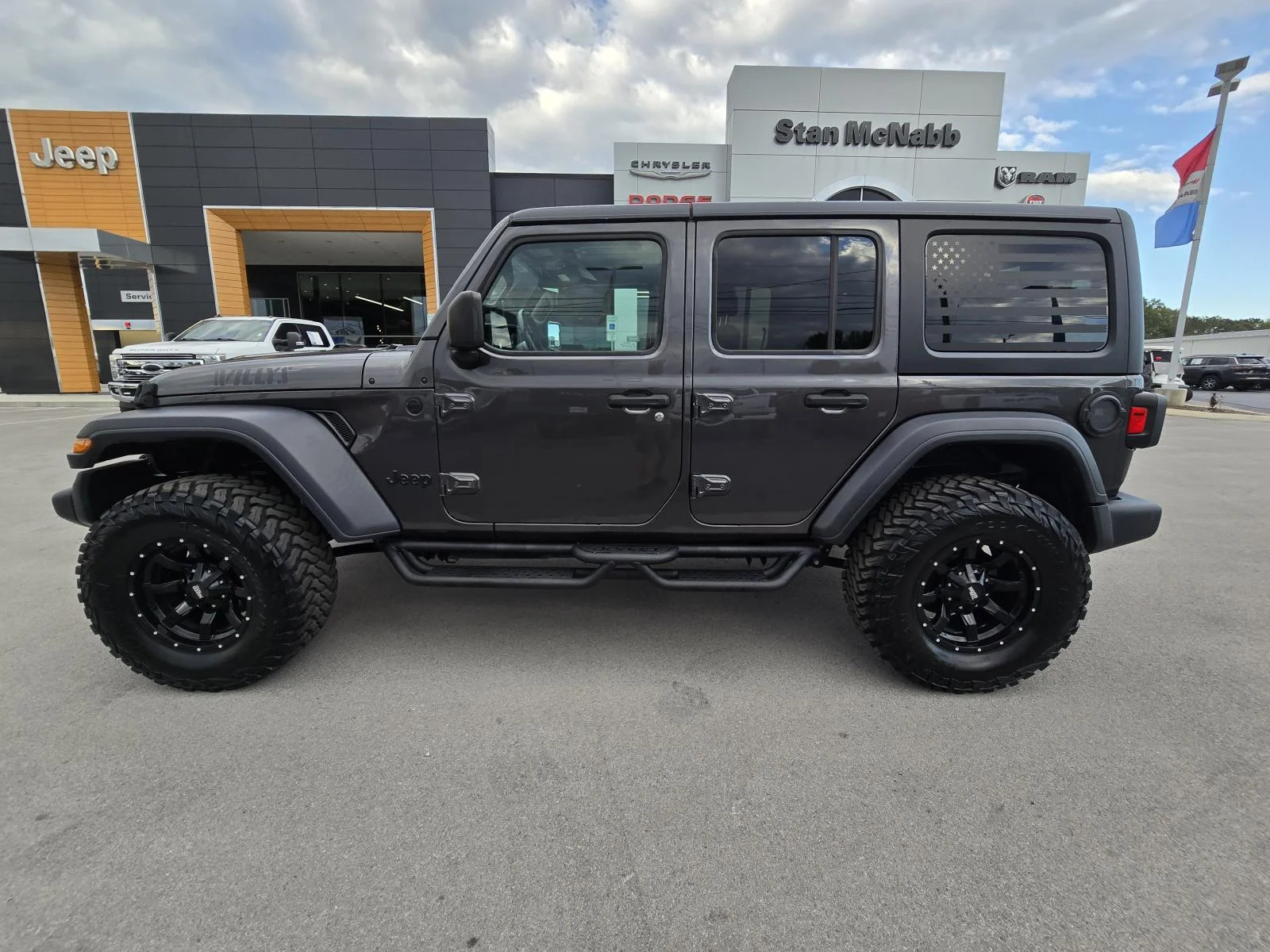 Used 2020 Granite Crystal Metallic Clearcoat Jeep Willys image 4