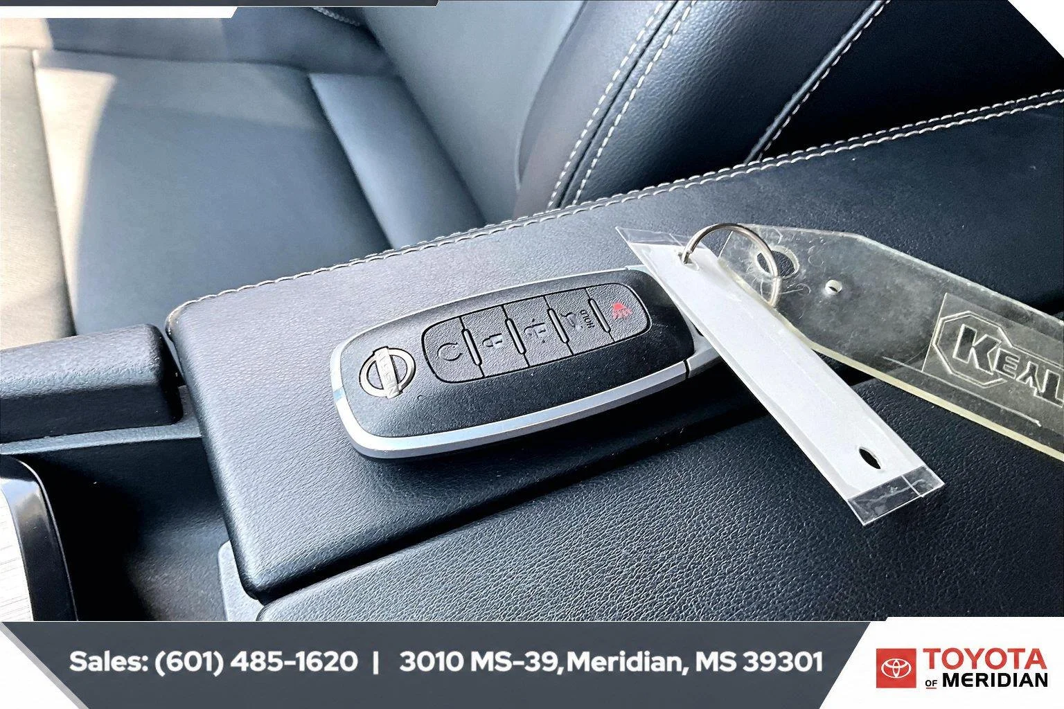 Used 2026 Everest White Pearl Tricoat Nissan SL image 9