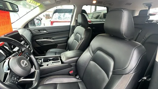 Used 2022 Brown Nissan SL image 14