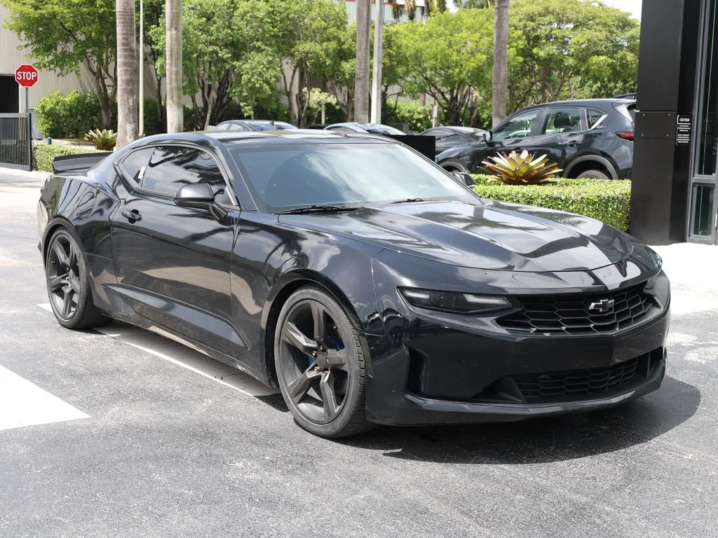 Used 2019 Chevrolet Camaro 1LT with VIN 1G1FA1RS7K0121069 for sale in Doral, FL