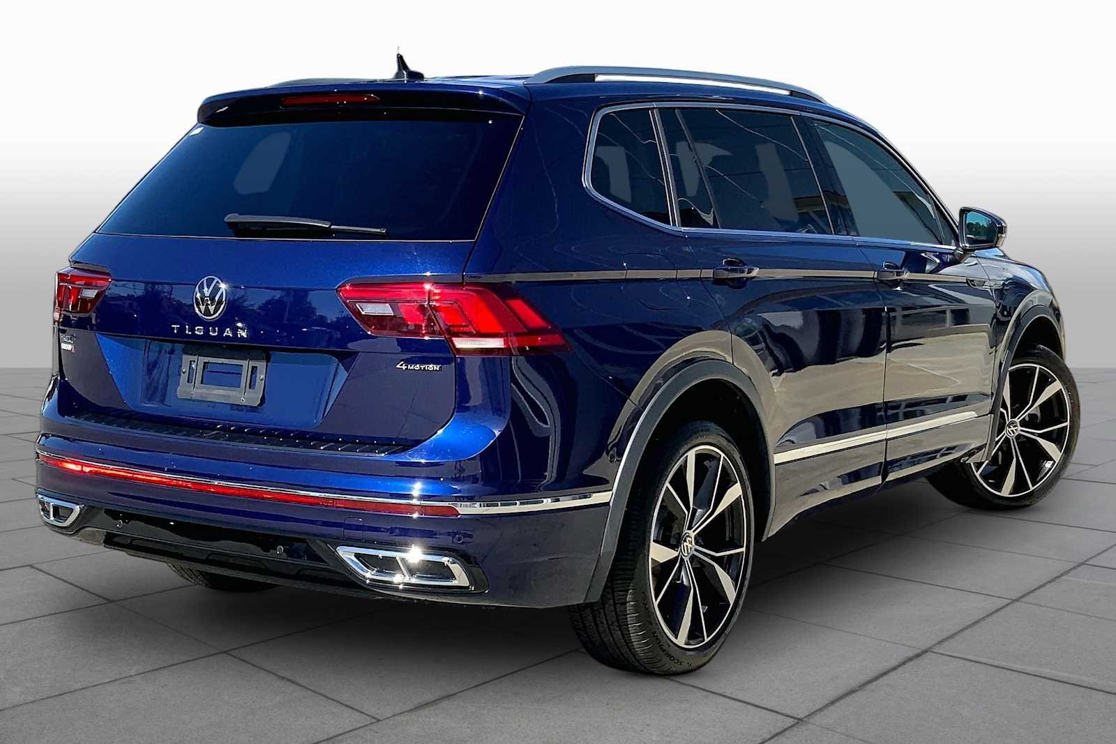 Used 2024 Atlantic Blue Metallic Volkswagen SEL R-Line image 12
