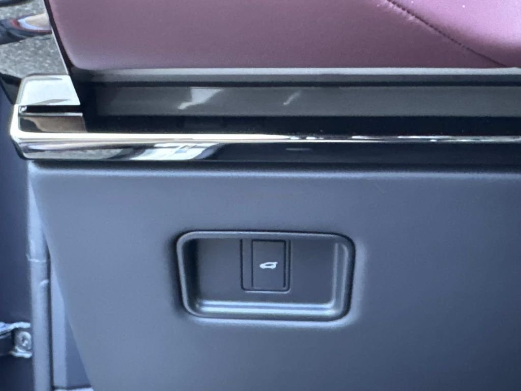New 2026 Carpathian Grey Land Rover Dynamic SE image 30