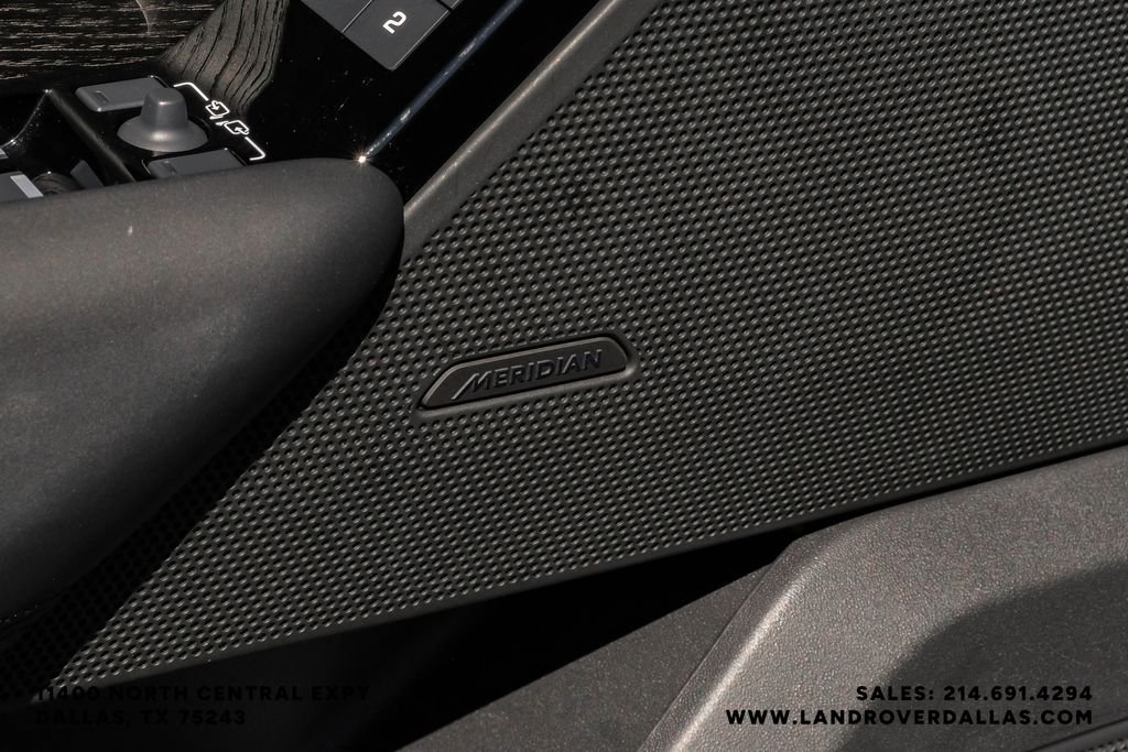 Used 2026 White Land Rover Dynamic SE image 49
