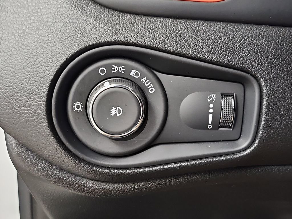 Used 2020 White Jeep Sport image 27