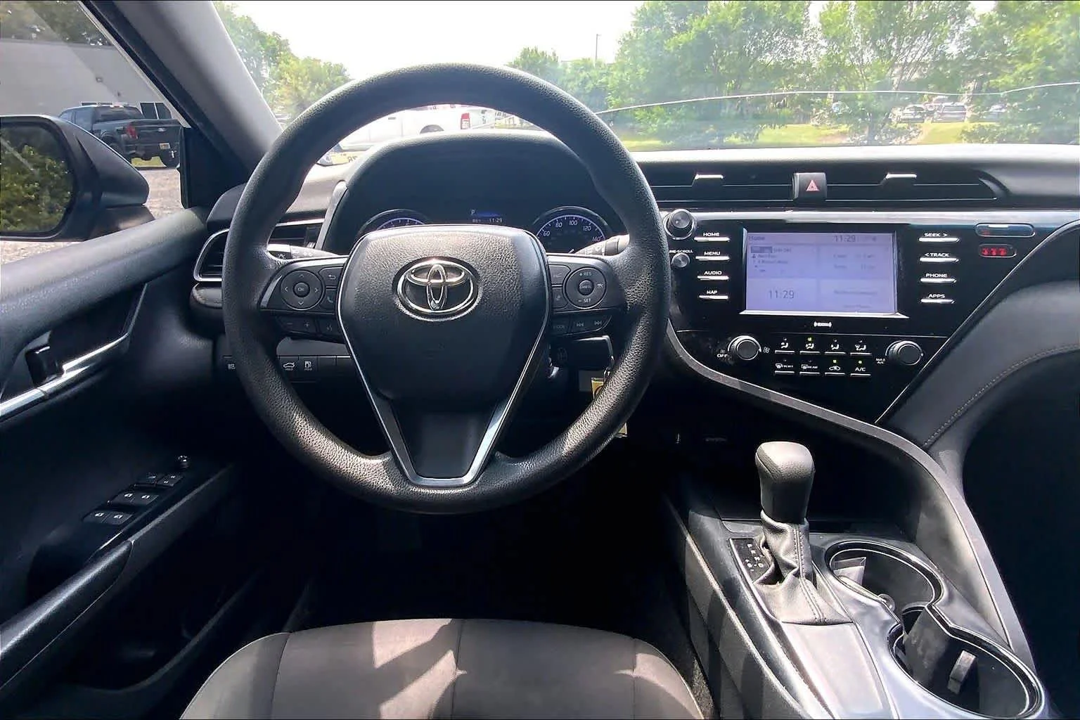 2020 Toyota Camry LE - Photo 6
