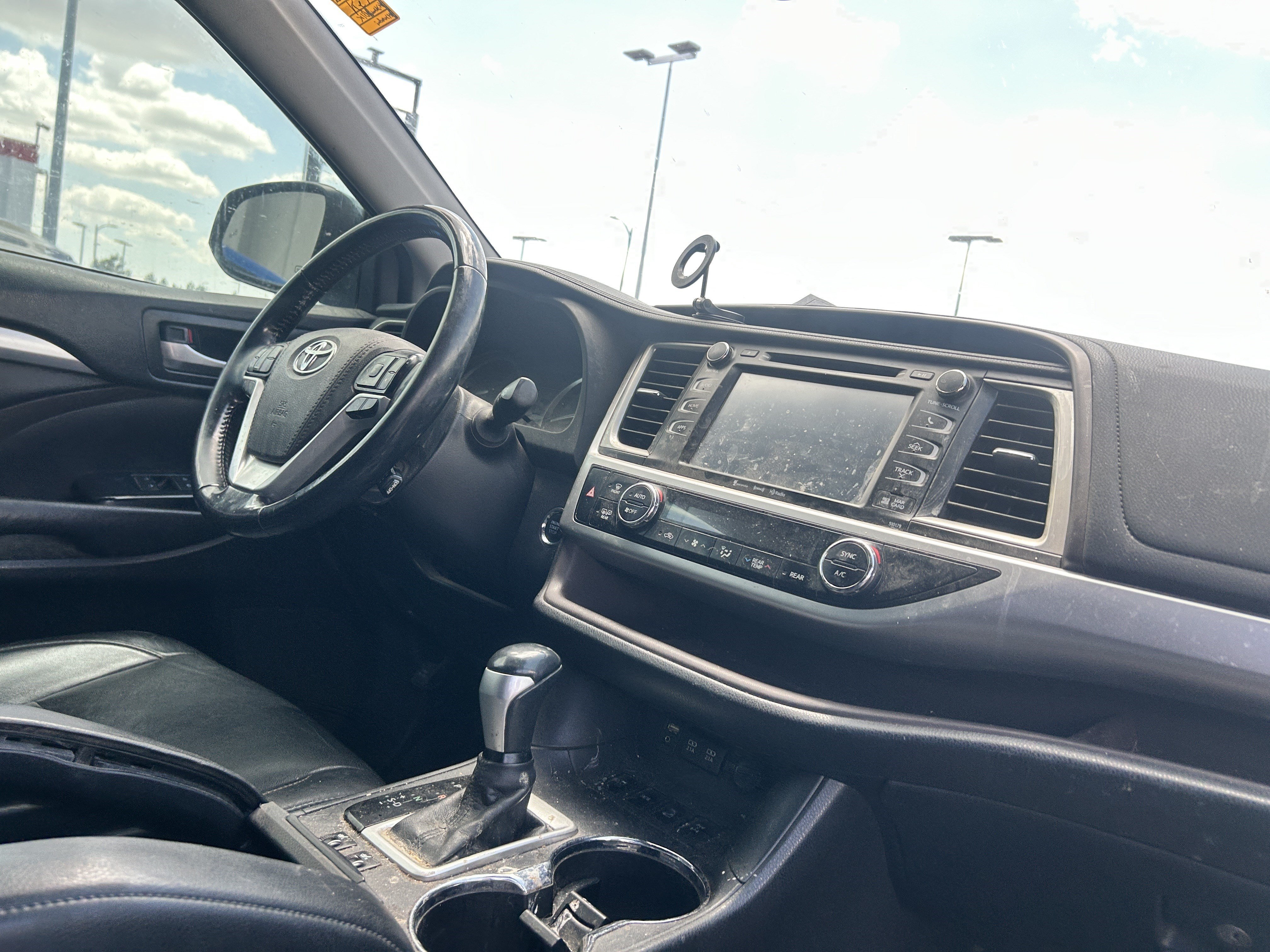 Used 2018 Midnight Black Metallic Toyota SE image 13