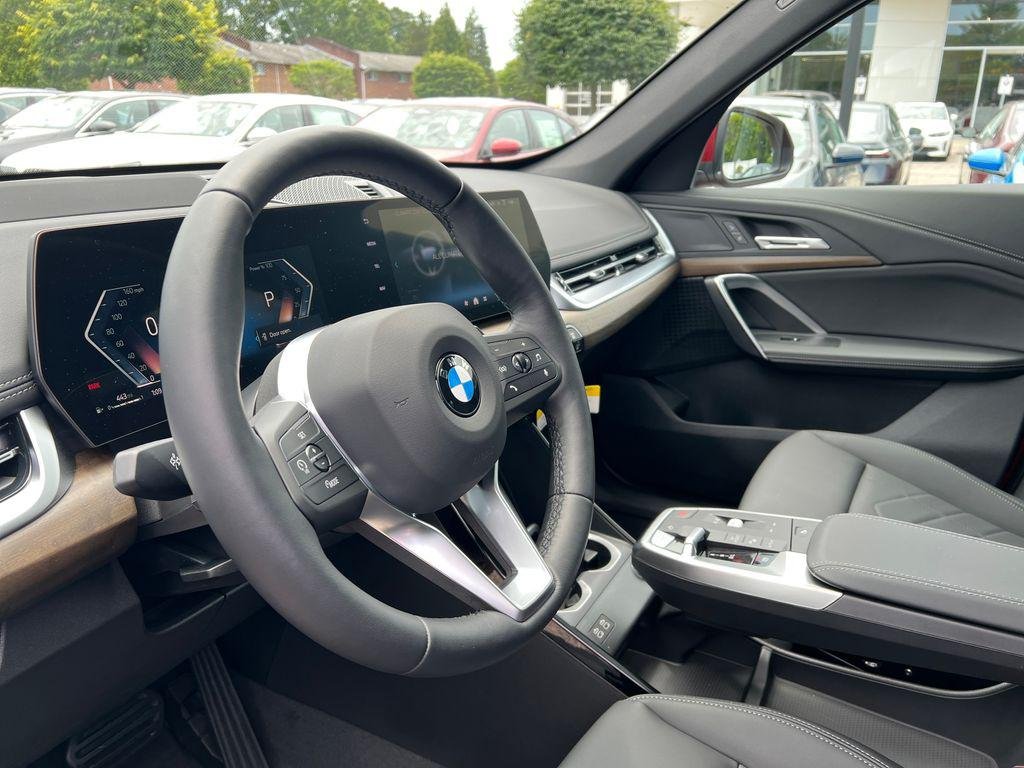 New 2026 Vegas Red Metallic BMW xDrive28i image 4