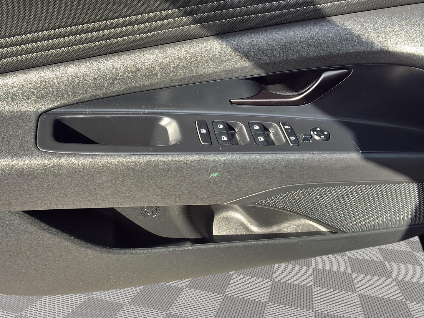 2025 Hyundai Elantra SEL - Photo 26