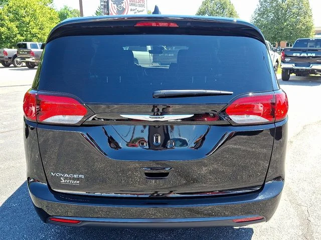 2026 Chrysler Voyager LX - Photo 6