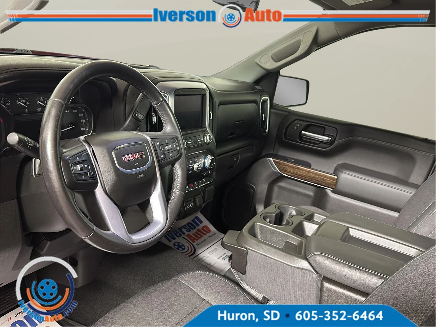 Used 2020 Cardinal Red GMC SLE image 15