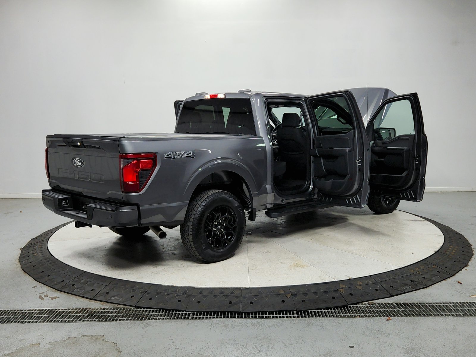 Used 2024 Gray Ford XLT image 16