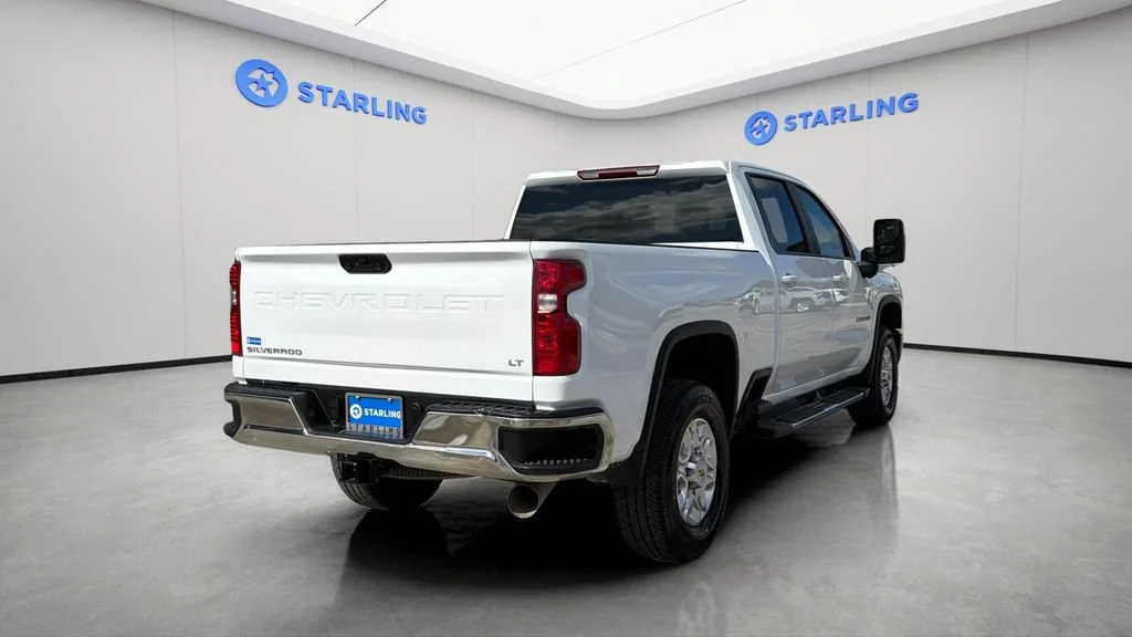 Used 2026 Summit White Chevrolet LT image 17