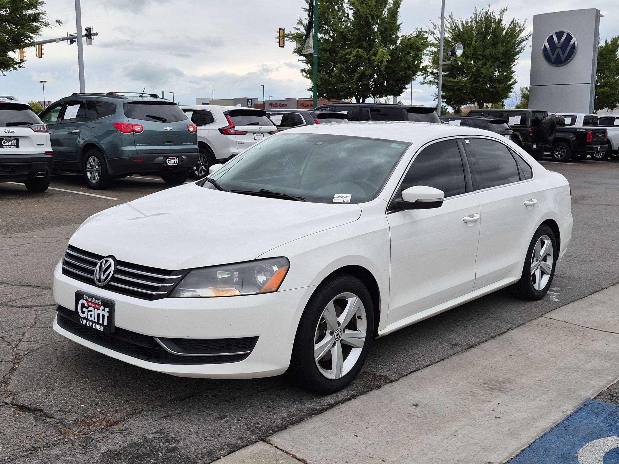 Used 2013 Candy White Volkswagen 2.5 SE image 7