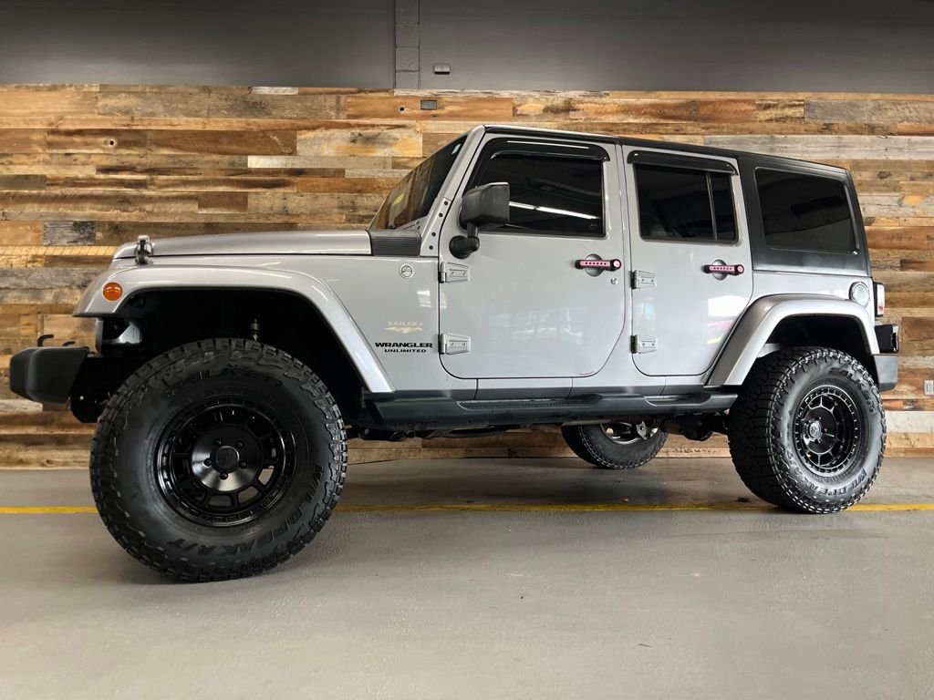 Used 2014 Billet Metallic Clearcoat Jeep Unlimited Sahara image 17