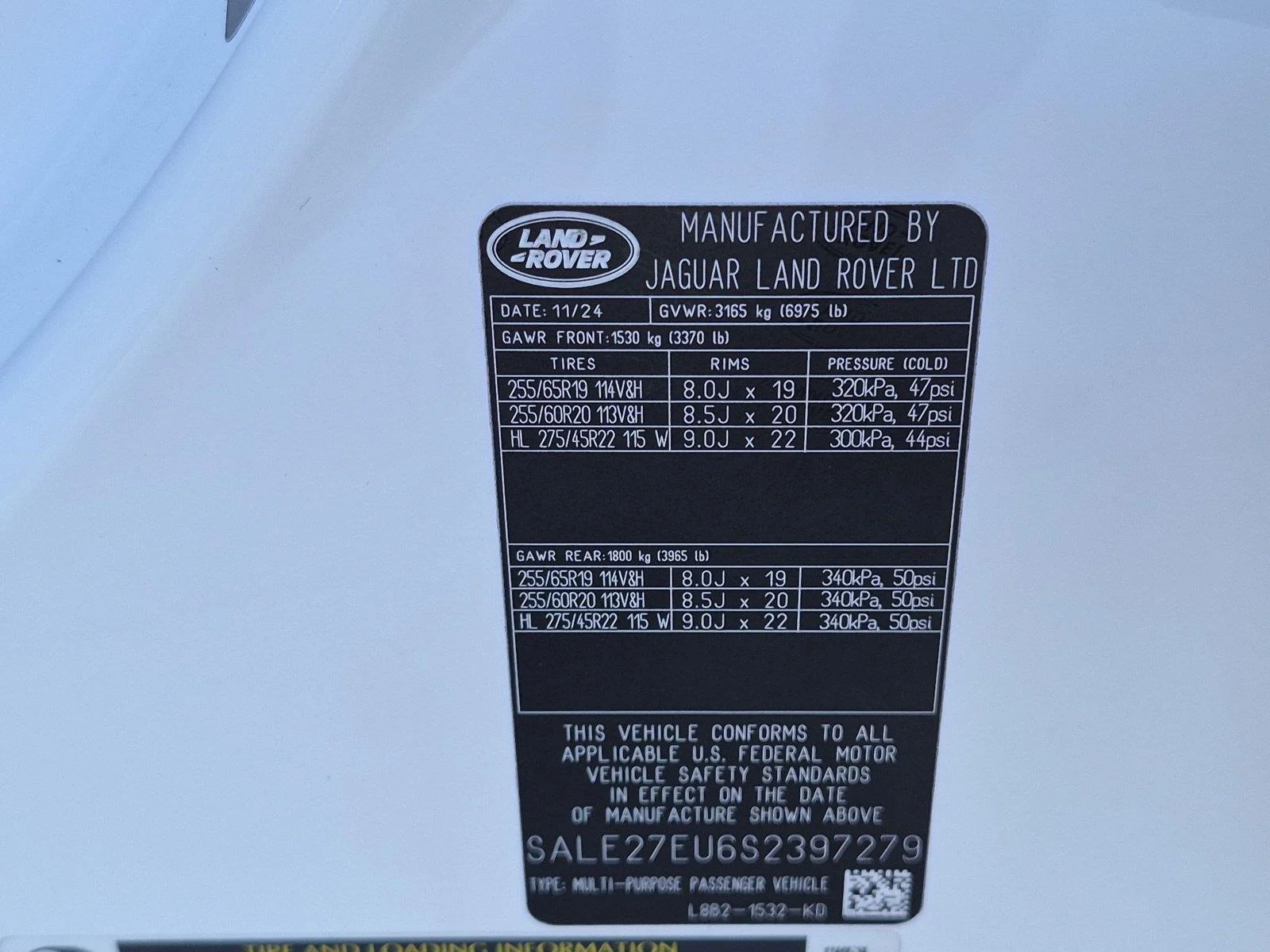 Used 2025 Fuji White Land Rover X-Dynamic SE image 37